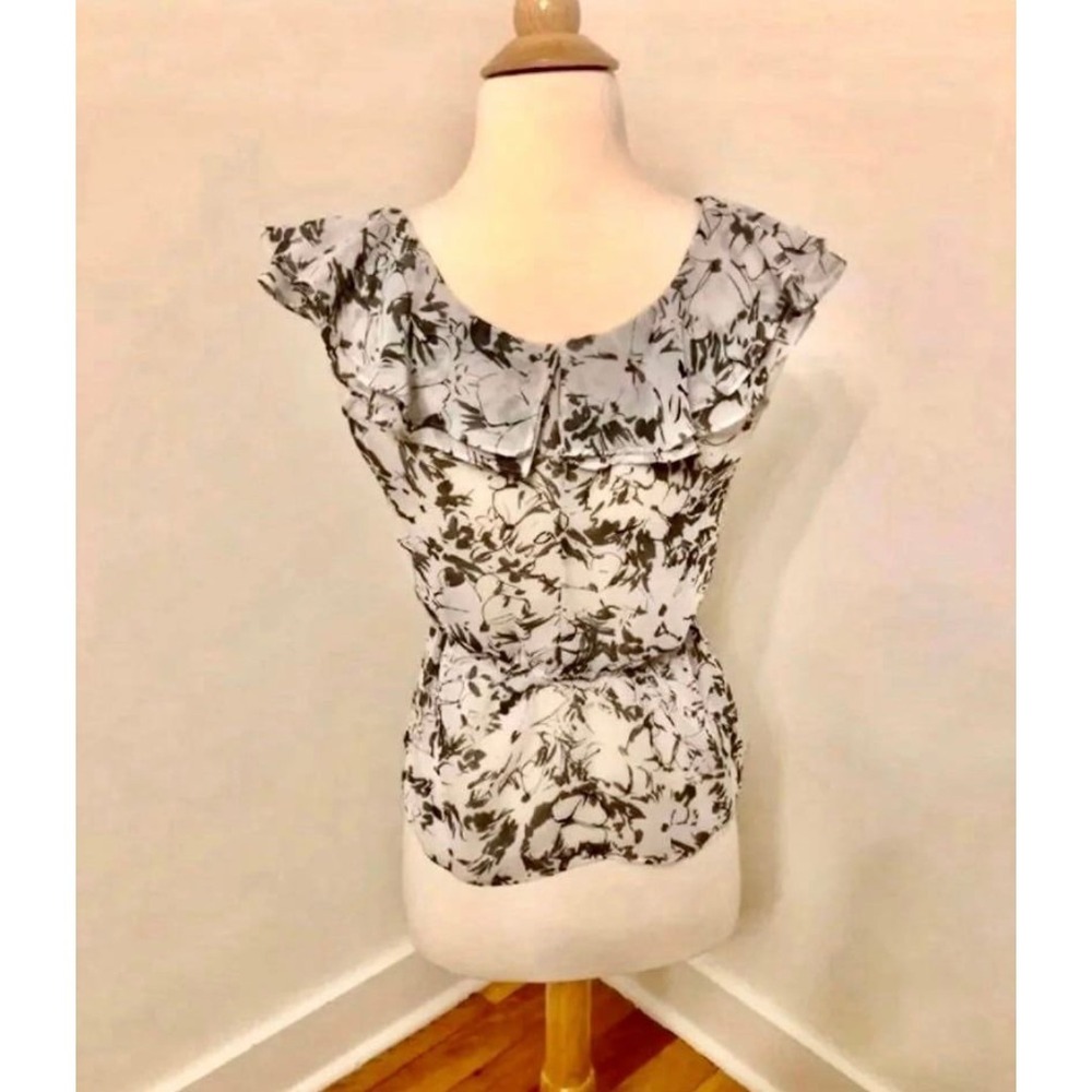 Express Ruffled Floral Blouse - Picture 4 of 5
